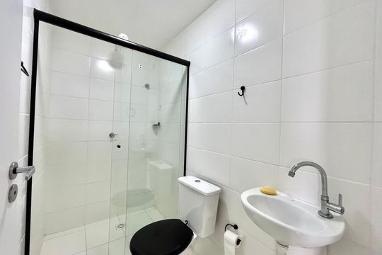 Banheiro de apartamento à venda com 2 quartos, 33m² em Jardim Itacolomi, São Paulo