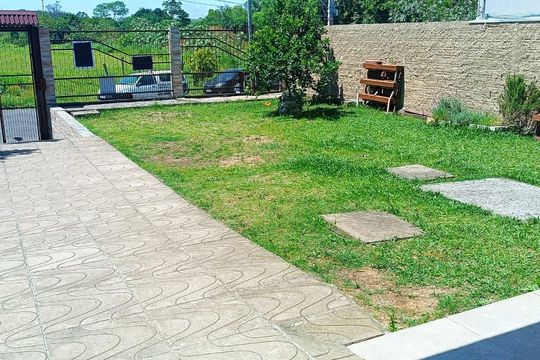 Área externa de casa à venda com 2 quartos, 94m² em Bela Vista, Alvorada