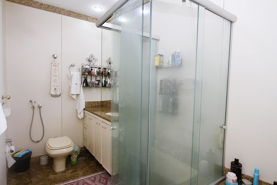 Banheiro do Quarto 4 de apartamento à venda com 4 quartos, 200m² em Gutierrez, Belo Horizonte
