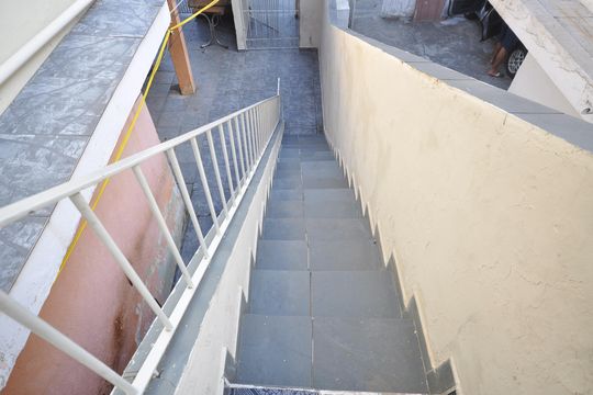 Escada de acesso de casa para alugar com 1 quarto, 80m² em Parque Edu Chaves, São Paulo