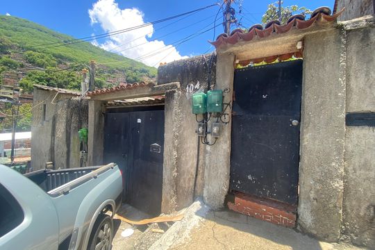 Fachada de casa à venda com 2 quartos, 200m² em Lins de Vasconcelos, Rio de Janeiro