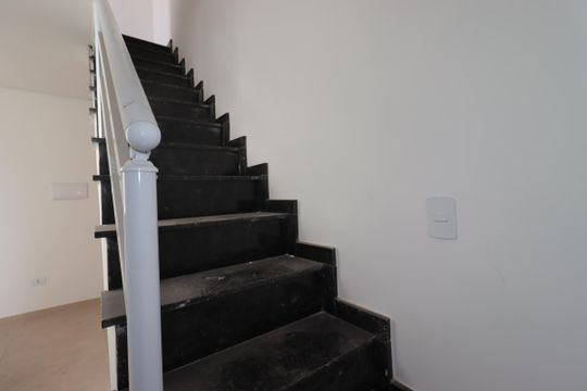 Escada de apartamento à venda com 2 quartos, 84m² em Vila Linda, Santo André