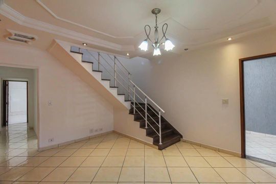 Sala de casa à venda com 4 quartos, 240m² em Jardim Santa Adelia, São Paulo