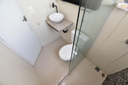 Banheiro de apartamento para alugar com 2 quartos, 48m² em Cruzeiro, São José dos Pinhais