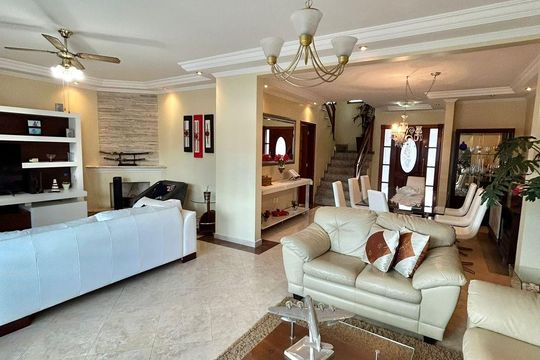Casa para alugar com 4 quartos, 253m² em Jardim Virginia Bianca, São Paulo