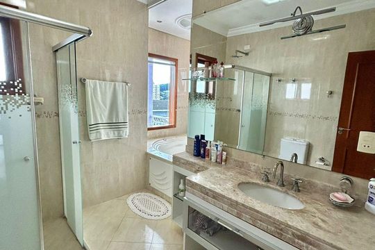 Casa para alugar com 4 quartos, 253m² em Jardim Virginia Bianca, São Paulo