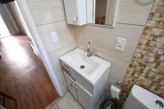 Banheiro de kitnet/studio à venda com 1 quarto, 44m² em Cambuí, Campinas