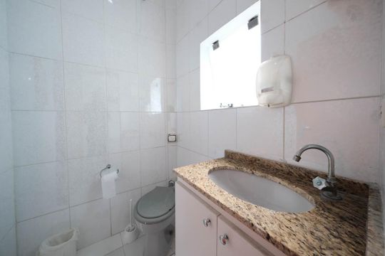 Banheiro de casa para alugar com 2 quartos, 90m² em Jardim Maringa, São Paulo