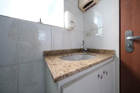 Banheiro de casa para alugar com 2 quartos, 90m² em Jardim Maringa, São Paulo