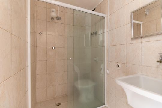 Banheiro  de apartamento à venda com 1 quarto, 34m² em Aclimação, São Paulo