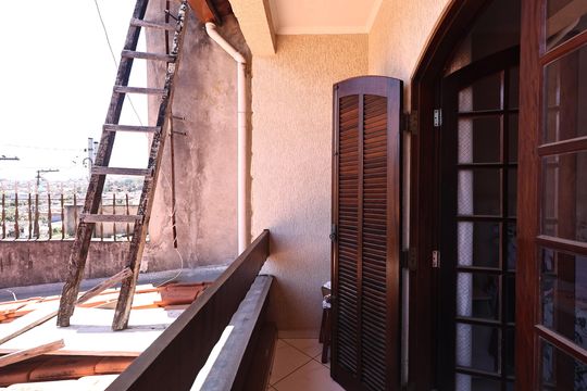 Sacada suite 1 de casa à venda com 4 quartos, 230m² em Vila Guarani, Santo André