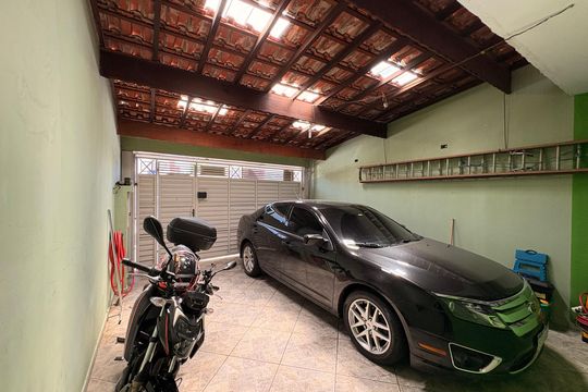 Garagem de casa à venda com 4 quartos, 230m² em Vila Guarani, Santo André