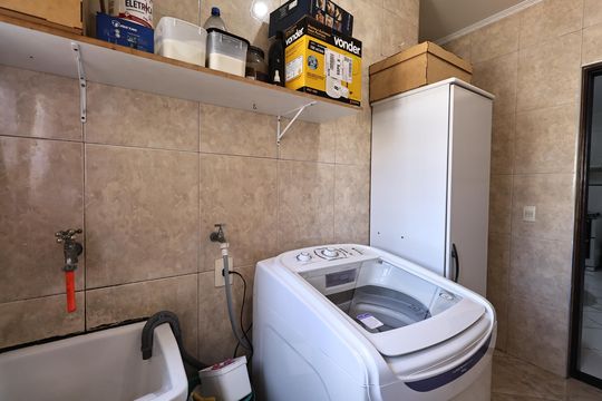 Lavanderia de casa à venda com 4 quartos, 230m² em Vila Guarani, Santo André