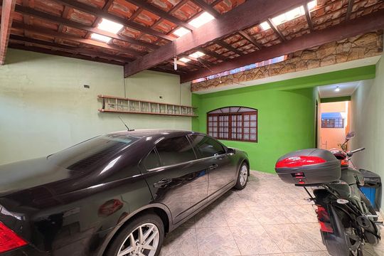 Garagem de casa à venda com 4 quartos, 230m² em Vila Guarani, Santo André