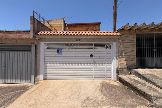 Fachada + plaquinha de casa à venda com 4 quartos, 230m² em Vila Guarani, Santo André