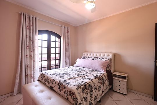 Suite 1 de casa à venda com 4 quartos, 230m² em Vila Guarani, Santo André
