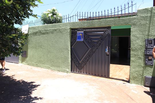 Fachada de casa para alugar com 2 quartos, 450m² em Setor Candida de Morais, Goiânia