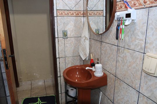 Banheiro de casa para alugar com 2 quartos, 450m² em Setor Candida de Morais, Goiânia