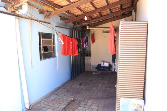 Área externa de casa para alugar com 2 quartos, 450m² em Setor Candida de Morais, Goiânia