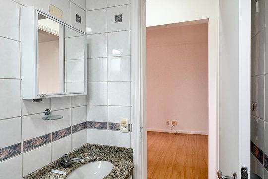 Banheiro de apartamento à venda com 2 quartos, 64m² em Vila Pereira Cerca, São Paulo