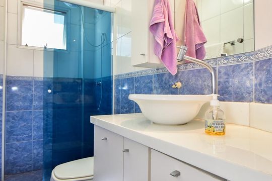 Banheiro de apartamento à venda com 2 quartos, 64m² em Jardim Monte Kemel, São Paulo