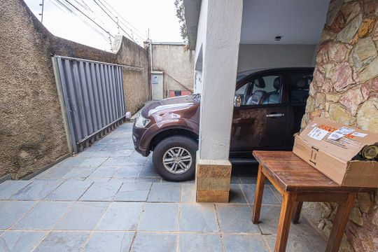 garagem de casa à venda com 5 quartos, 376m² em São João Batista, Belo Horizonte
