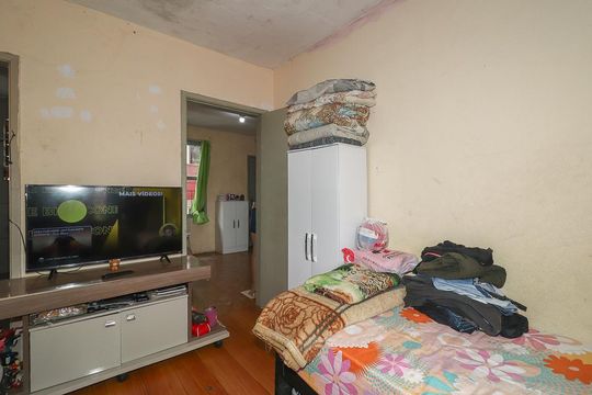 Quarto de apartamento à venda com 1 quarto, 57m² em Rubem Berta, Porto Alegre