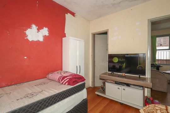 Quarto de apartamento à venda com 1 quarto, 57m² em Rubem Berta, Porto Alegre