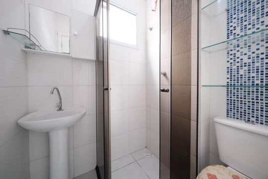Banheiro de apartamento à venda com 2 quartos, 51m² em Ponte Rasa, São Paulo