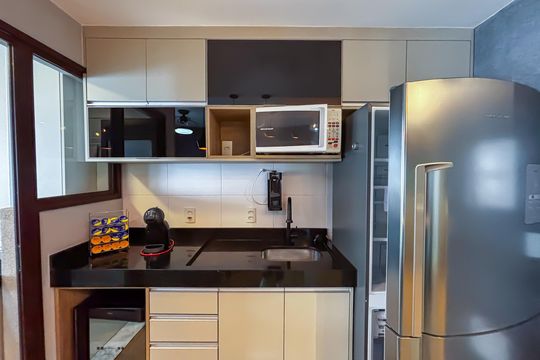 Cozinha de apartamento para alugar com 2 quartos, 74m² em Pinheiros, São Paulo