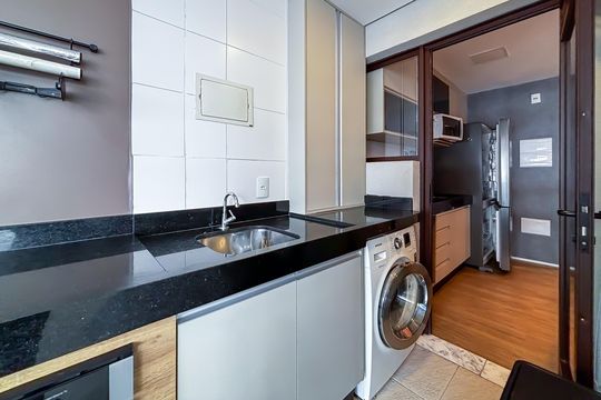 Área de serviço de apartamento para alugar com 2 quartos, 74m² em Pinheiros, São Paulo