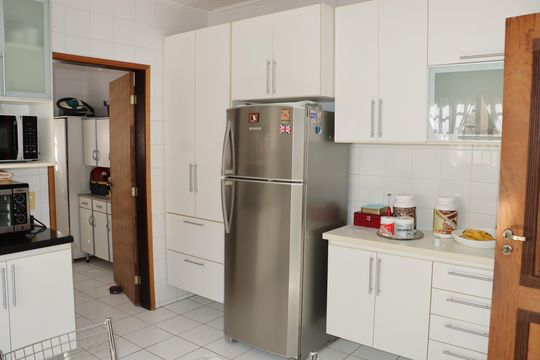 Casa de Condomínio para alugar com 3 quartos, 362m² em Chácara Represinha, Cotia