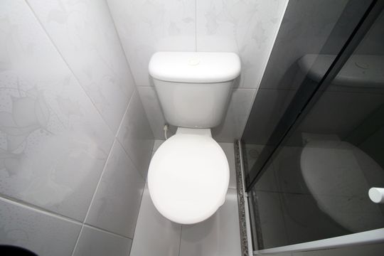 Banheiro da Suíte de casa à venda com 3 quartos, 100m² em Vigário Geral, Rio de Janeiro