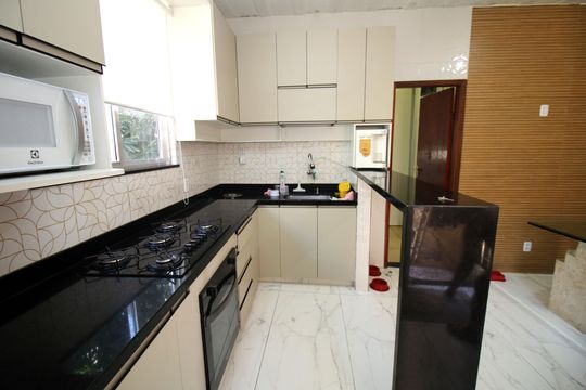 Cozinha de casa à venda com 3 quartos, 100m² em Vigário Geral, Rio de Janeiro