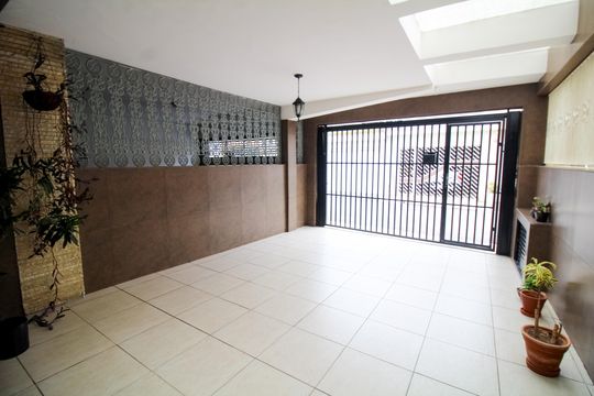 Garagem de casa à venda com 4 quartos, 120m² em Vila Gomes Cardim, São Paulo