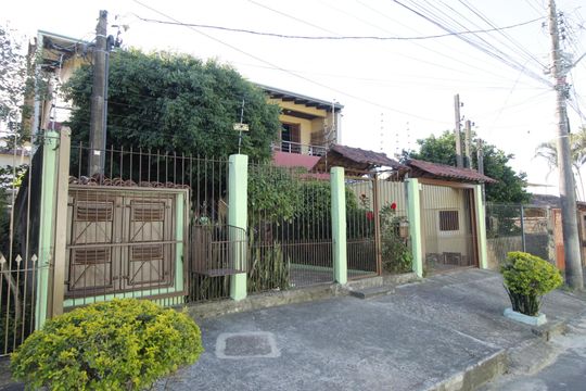 Fachada de casa para alugar com 6 quartos, 250m² em Costa E Silva, Porto Alegre