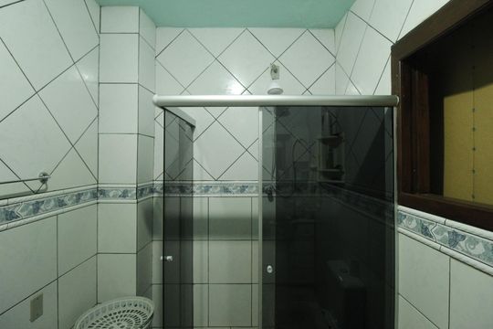 Banheiro de casa para alugar com 6 quartos, 250m² em Costa E Silva, Porto Alegre