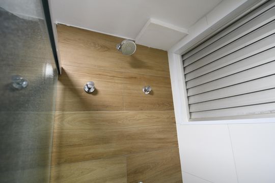 Banheiro de apartamento à venda com 1 quarto, 40m² em Centro, Campinas