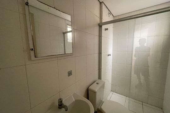 Banheiro de apartamento para alugar com 2 quartos, 54m² em Caiapia, Cotia