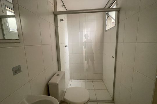 Banheiro de apartamento para alugar com 2 quartos, 54m² em Caiapia, Cotia