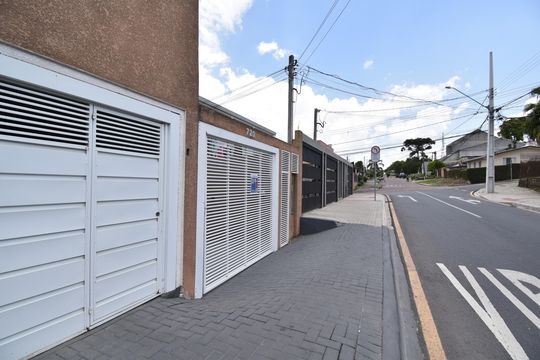 Fachada com Plaquinha de casa de condomínio para alugar com 3 quartos, 70m² em Cajuru, Curitiba