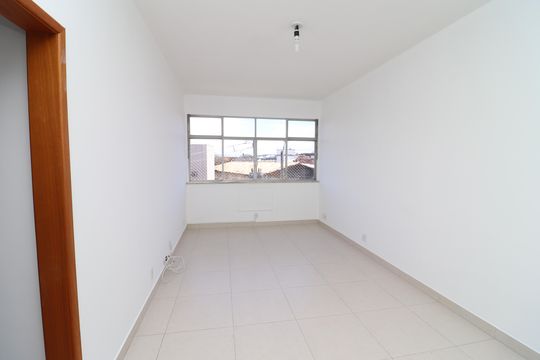Sala de apartamento para alugar com 3 quartos, 116m² em Jardim Guanabara, Rio de Janeiro