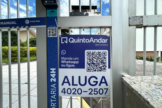 Placa  de apartamento para alugar com 2 quartos, 86m² em Trindade, Florianópolis