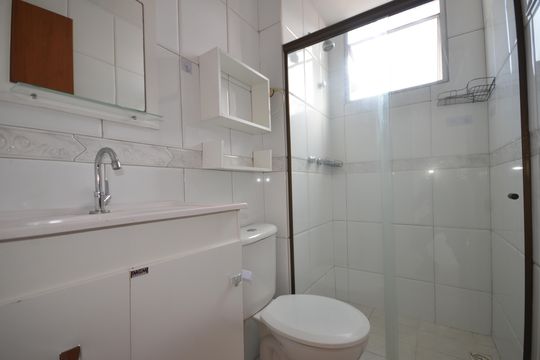Banheiro de apartamento para alugar com 2 quartos, 52m² em Campinho, Rio de Janeiro