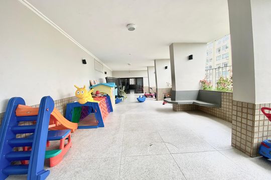 Área comum playground de apartamento à venda com 4 quartos, 197m² em Leblon, Rio de Janeiro