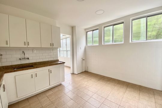 Cozinha  de apartamento à venda com 4 quartos, 197m² em Leblon, Rio de Janeiro