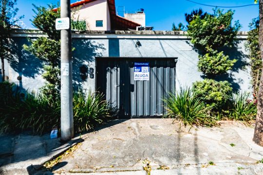 Fachada de casa à venda com 3 quartos, 180m² em Floramar, Belo Horizonte