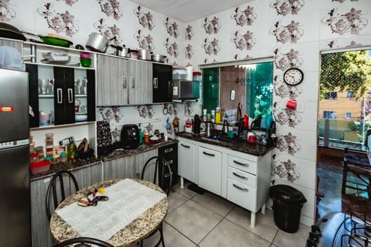 Cozinha de casa à venda com 3 quartos, 180m² em Floramar, Belo Horizonte