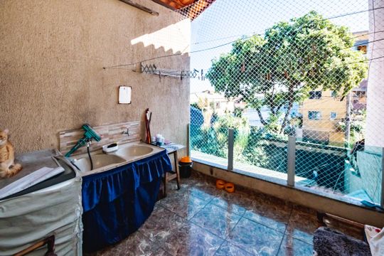 Varanda de casa à venda com 3 quartos, 180m² em Floramar, Belo Horizonte