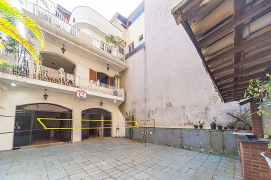 Quintal Fundos de casa para alugar com 4 quartos, 540m² em Vila Alice, Santo André
